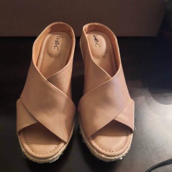 BOC sandals Champagne Wedge Sandals, size 6 and 8 - Picture 2 of 4